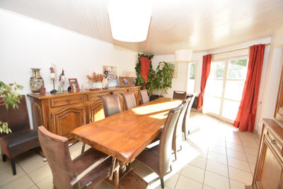 Maison - 234 m² - 10 pièces