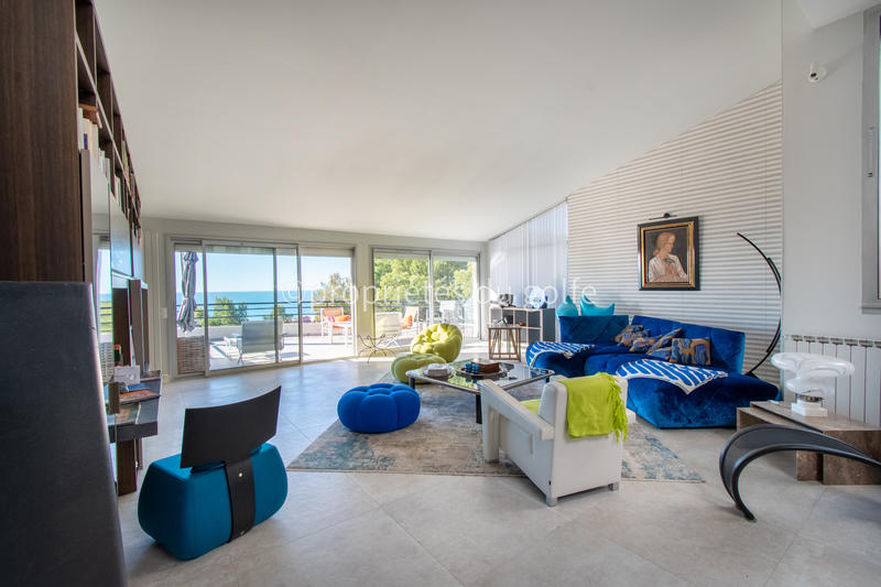 Maison - 210 m² - 5 pièces