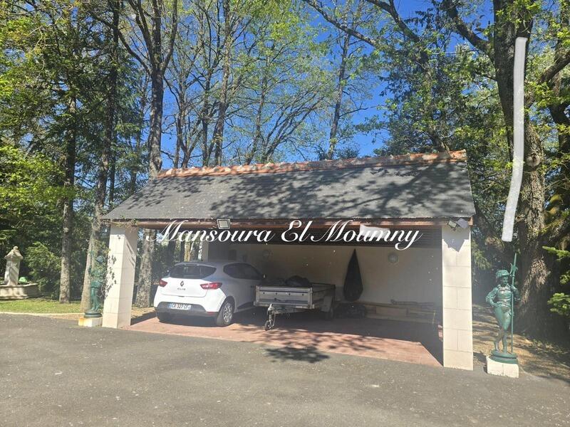 Demeure - 395 m² - 10 pièces