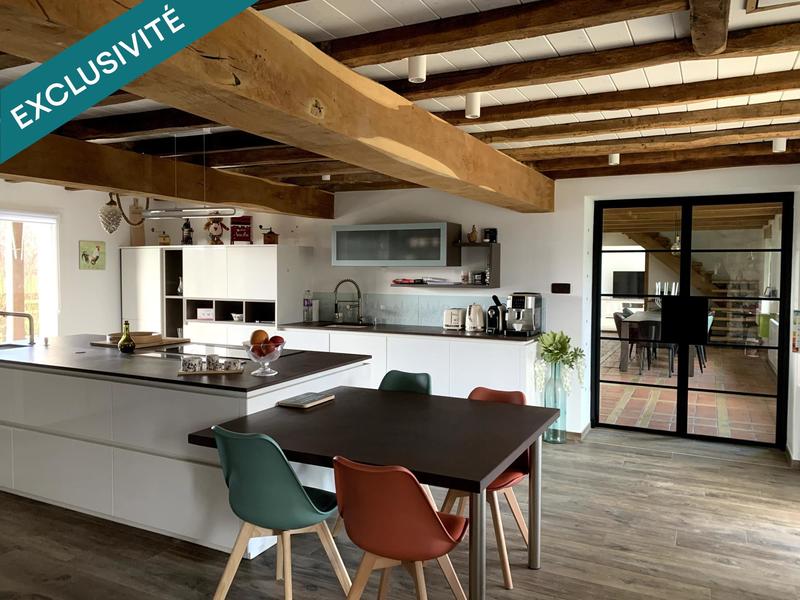 Maison - 310 m² - 7 pièces