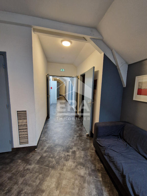 Local d'activité / Entrepôt - 425 m² - 17 pièces