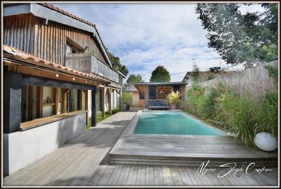 Maison - 306 m² - 8 pièces