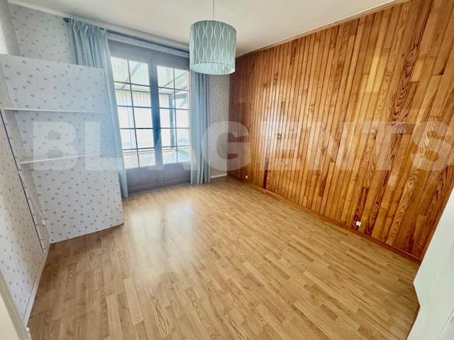 Maison traditionnelle - 180 m² - 6 pièces