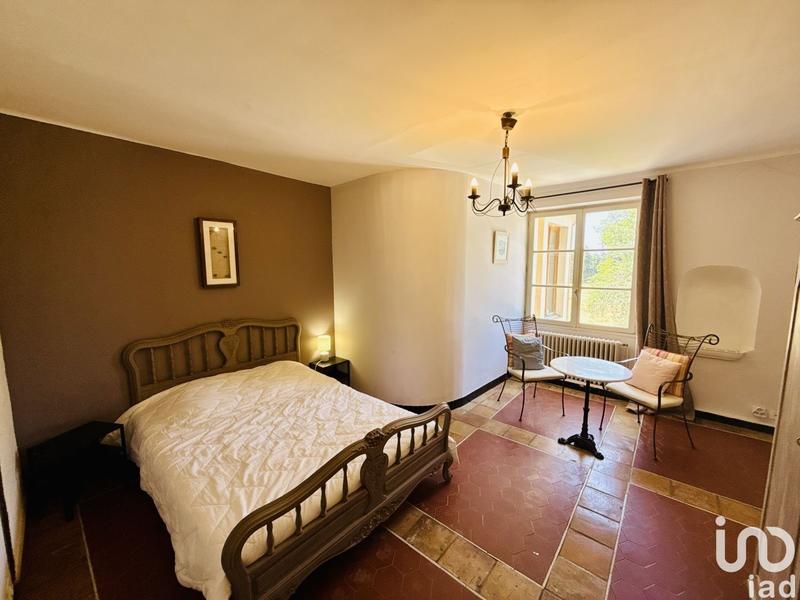 Maison - 1 000 m² - 11 pièces