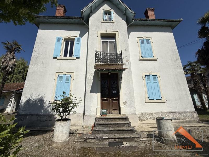 Maison - 253 m² - 10 pièces