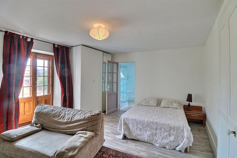 Maison - 210 m² - 8 pièces