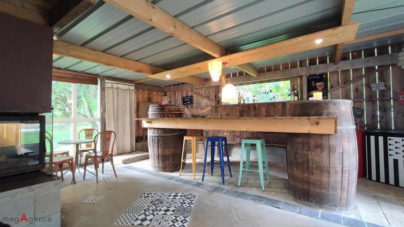 Maison - 340 m² - 17 pièces