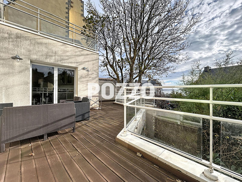 Maison - 240 m² - 9 pièces