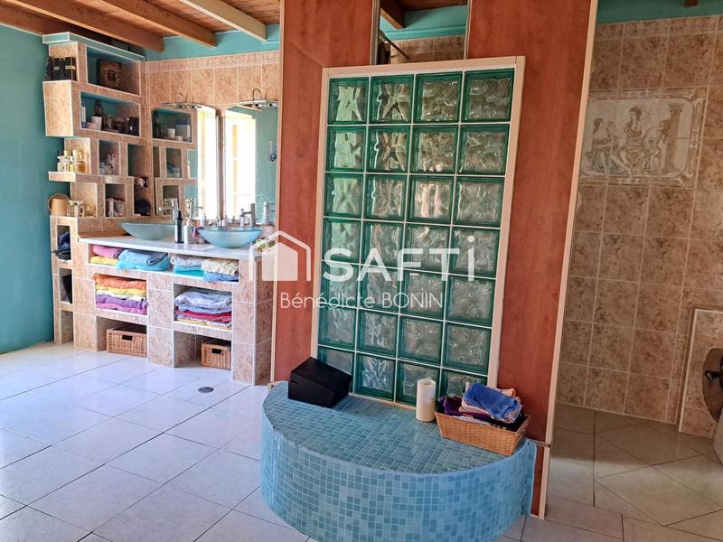 Maison - 220 m² - 5 pièces