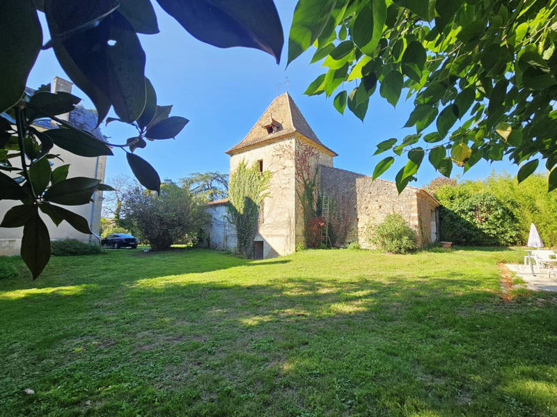 Maison - 302 m² - 8 pièces