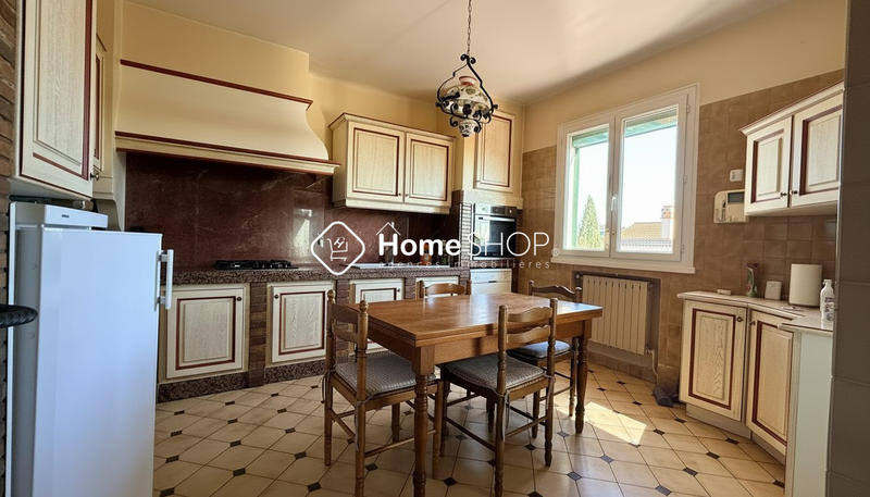 Maison traditionnelle - 230 m² - 8 pièces