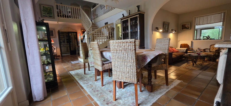 Maison - 250 m² - 8 pièces