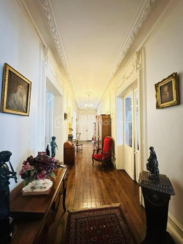 Appartement - 176 m² - 6 pièces