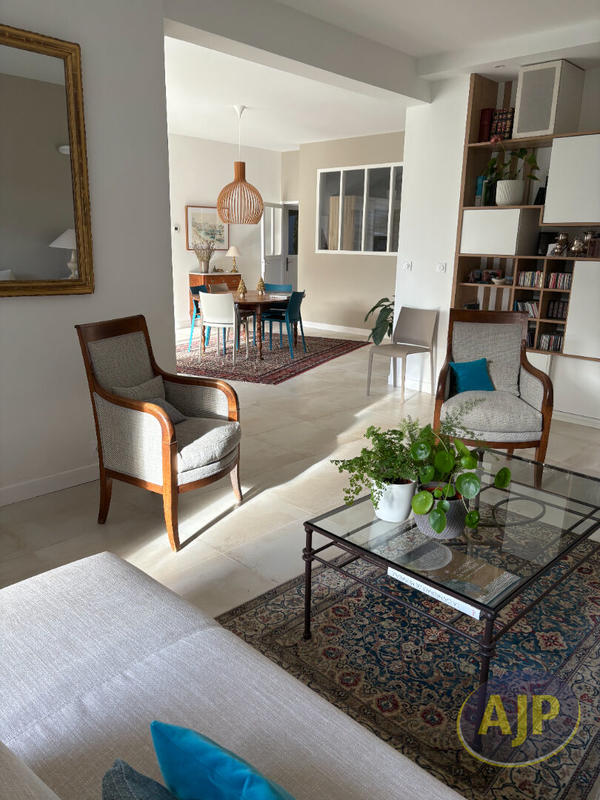 Maison - 260 m² - 10 pièces