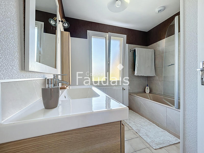 Maison - 106 m² - 6 pièces