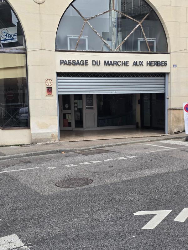 Local commercial - 16 m² - 1 pièce