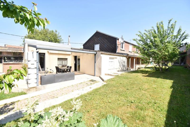 Maison traditionnelle - 223 m² - 10 pièces