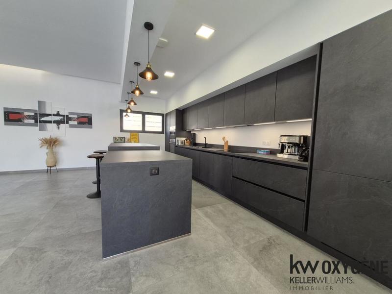 Maison - 232 m² - 6 pièces