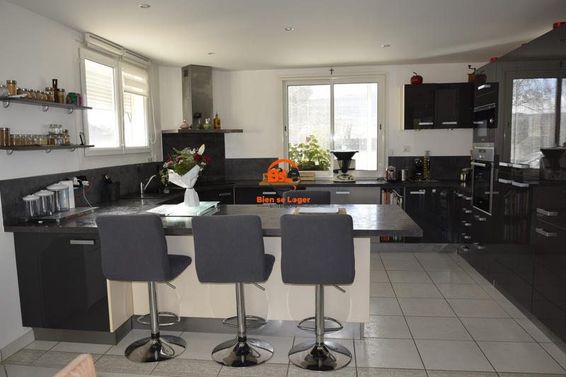 Maison - 225 m² - 8 pièces