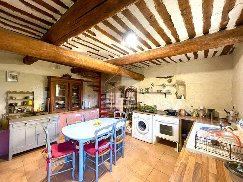 Maison - 213 m² - 8 pièces