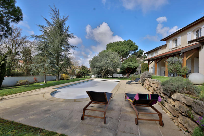 Maison - 278 m² - 8 pièces