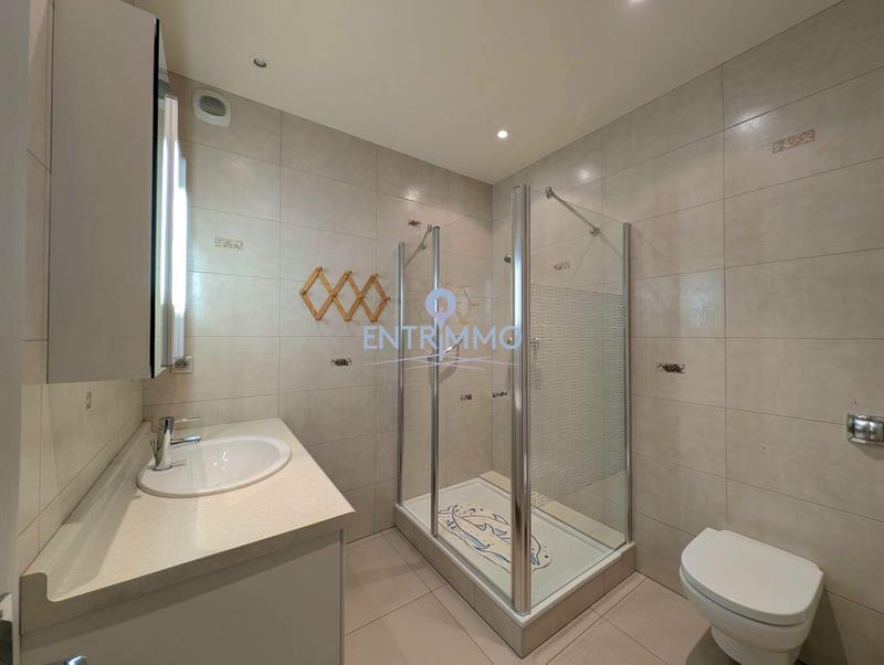 Appartement - 200 m² - 6 pièces