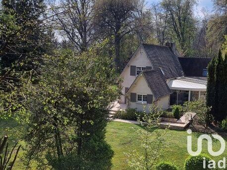 Maison - 270 m² - 9 pièces