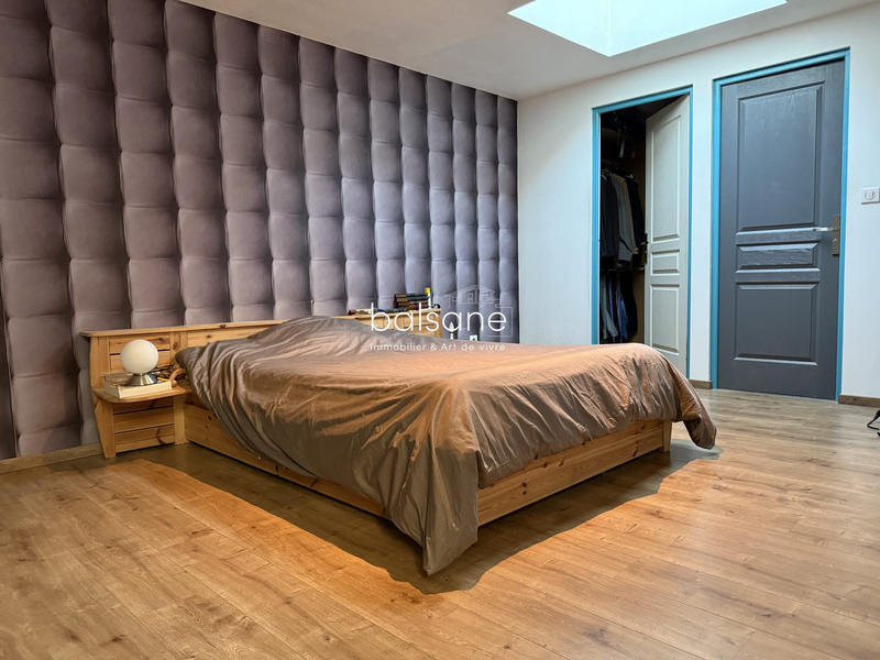 Loft - 242 m² - 6 pièces