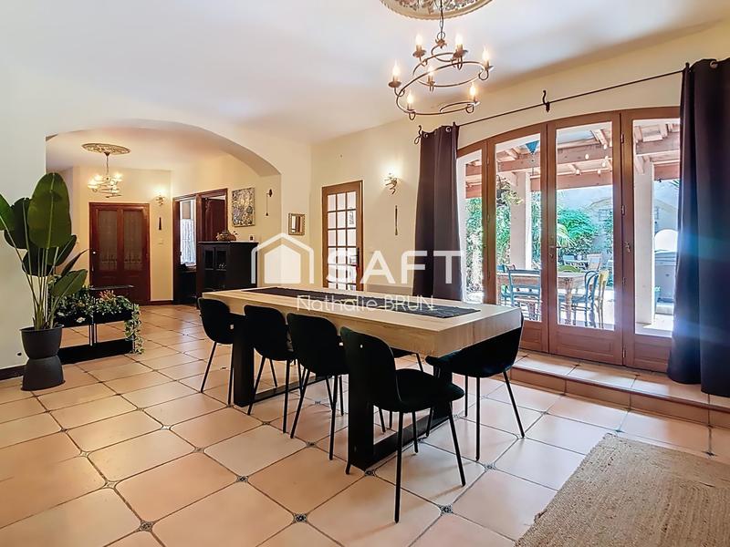 Maison - 200 m² - 6 pièces