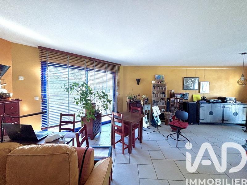 Maison - 213 m² - 7 pièces