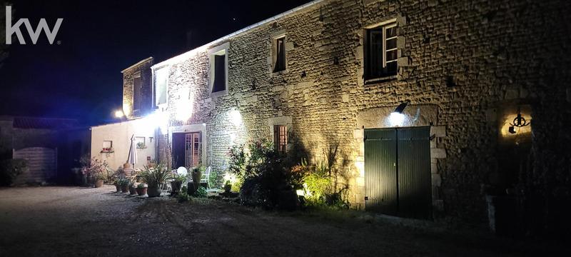 Maison - 300 m² - 8 pièces