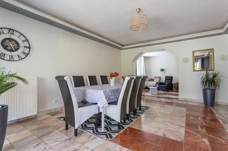 Maison - 191 m² - 9 pièces