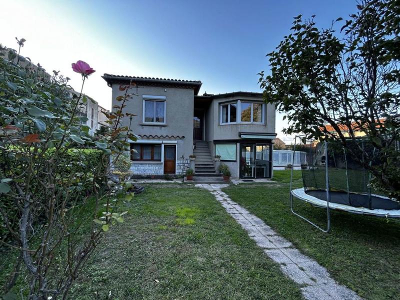 Maison - 158 m² - 9 pièces