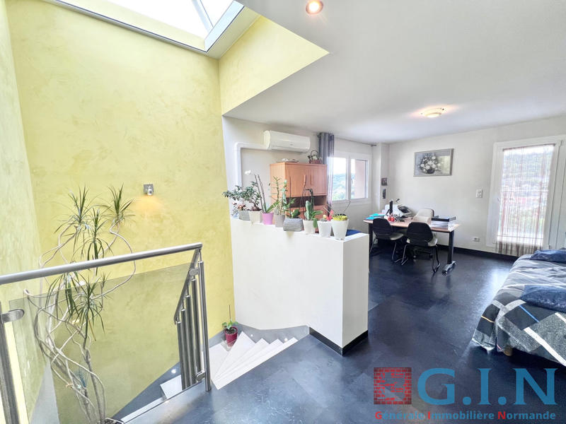Propriété - 190 m² - 6 pièces