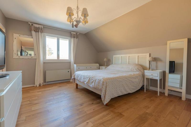 Maison - 202 m² - 8 pièces