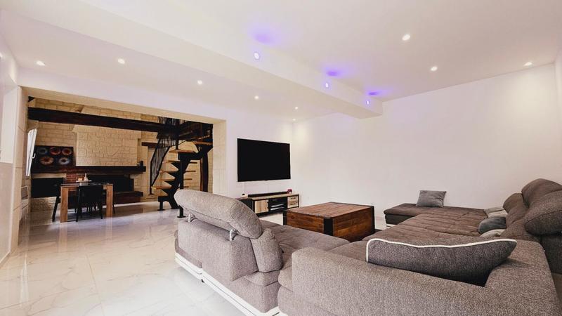 Maison - 180 m² - 5 pièces