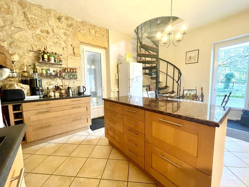 Villa - 166 m² - 9 pièces