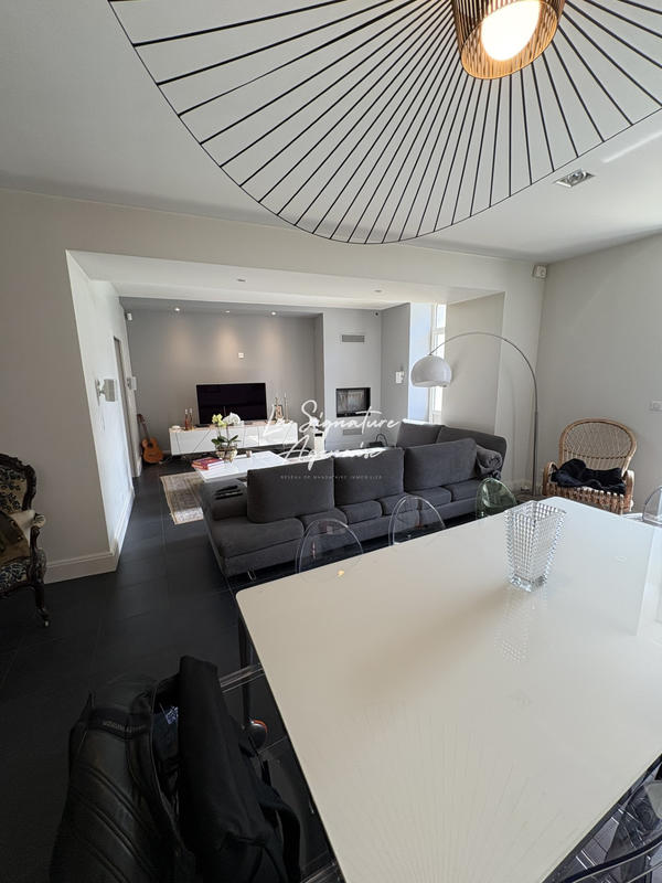 Maison - 215 m² - 6 pièces