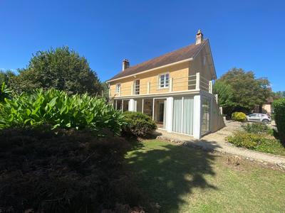 Propriété - 164 m² - 8 pièces