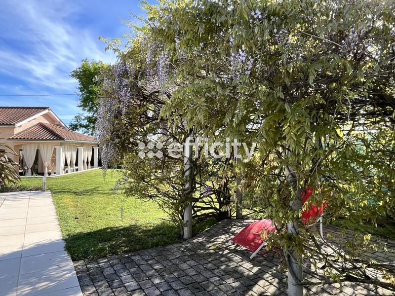 Maison - 236 m² - 8 pièces