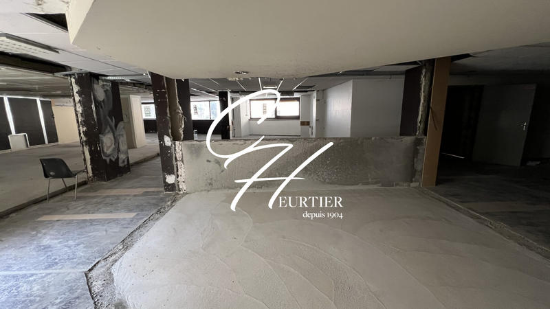 Local commercial - 317 m²