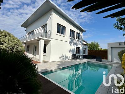 Maison - 176 m² - 8 pièces