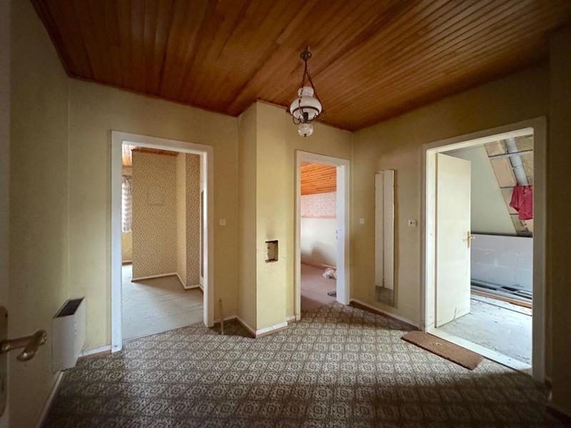 Maison - 250 m² - 9 pièces