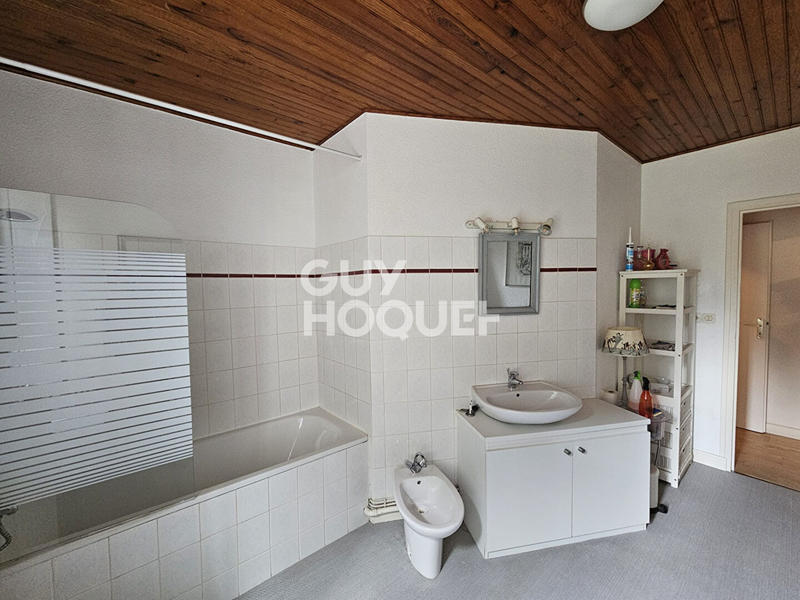 Maison - 256 m² - 6 pièces