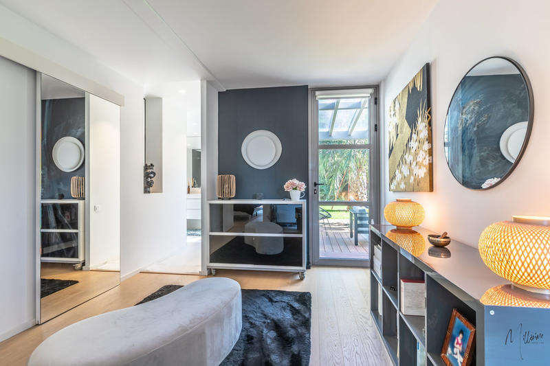 Maison contemporaine - 306 m² - 8 pièces