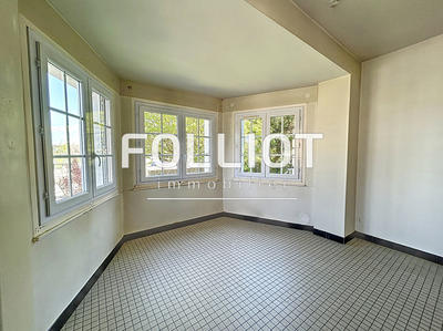 Maison - 230 m² - 12 pièces