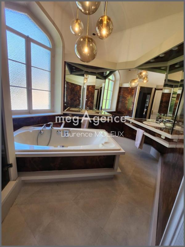 Demeure - 436 m² - 10 pièces