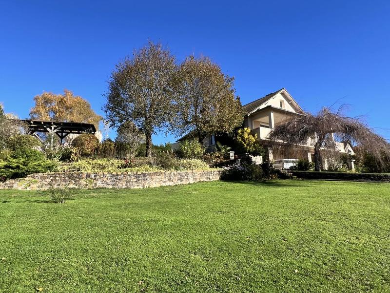 Maison - 147 m² - 9 pièces