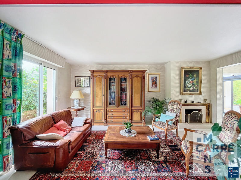 Maison traditionnelle - 275 m² - 7 pièces