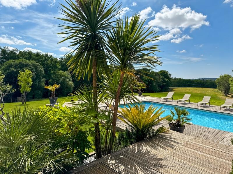 Maison - 408 m² - 12 pièces